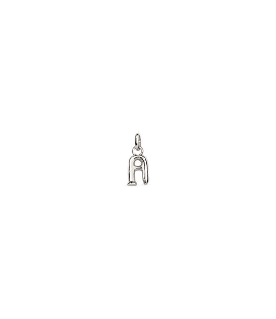 Charm letra A pequeña en plata de ley